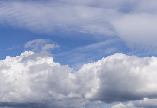 Juodkrantė · marios, debesys, jachta