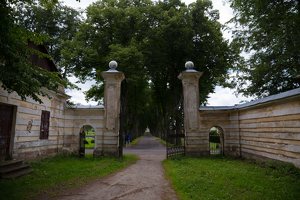 Trakų Vokė · dvaro sodybos vartai, liepų alėja 9876