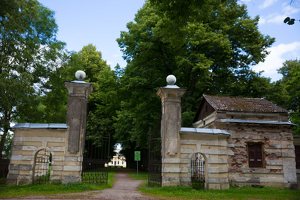 Trakų Vokė · dvaro sodybos vartai