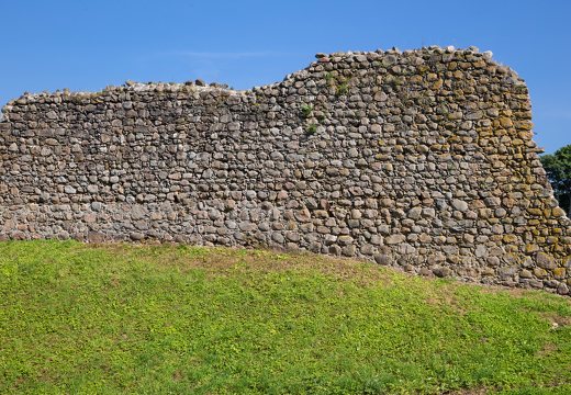 Medininkų pilis · siena