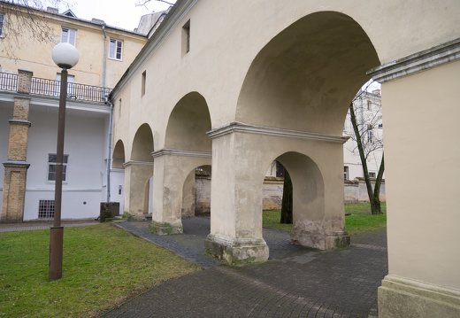 Vilniaus Petro ir Povilo bažnyčia · vienuolyno arkinė galerija