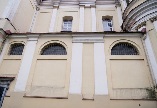 Vilniaus Petro ir Povilo bažnyčia · fasadas