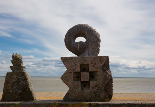 Akmens skulptūrų parkas Juodkrantėje · Žemė ir vanduo