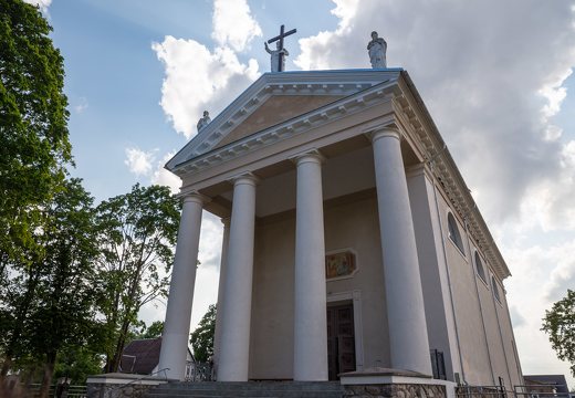 Taujėnų bažnyčia