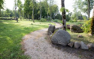 Taujėnų dvaras · akmenų parkas