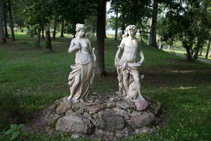 Taujėnų dvaras · parkas, skulptūros