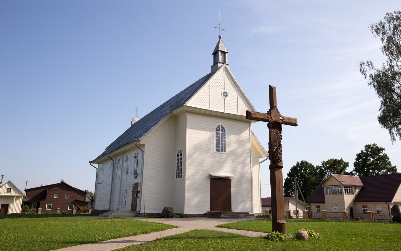 Semeliškių Šv. Lauryno bažnyčia