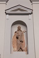 Čiobiškis · skulptūra bažnyčios fasade