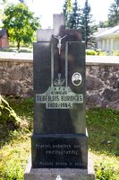 Buivydžiai · paminklas kunigui Teofiliui Burokui