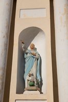 Šumskas · skulptūra bažnyčios fasade