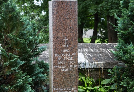 Turgeliai · paminklas dekanui Bronislaw Jelenski 1891-1959