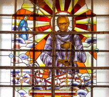 Šalčininkų Šv. apaštalo Petro bažnyčia · vitražas