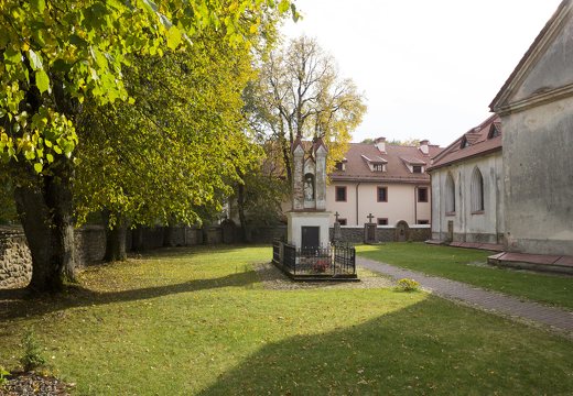 Senieji Trakai · šventorius ir vienuolyno pastatas
