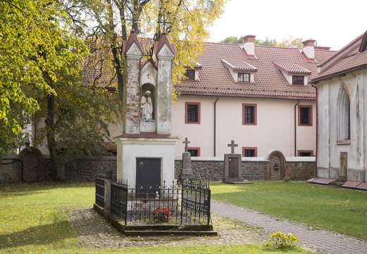 Senieji Trakai · šventorius ir vienuolyno pastatas