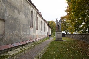 Senieji Trakai · bažnyčios šventorius