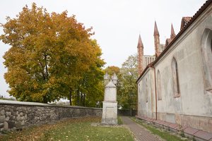 Senieji Trakai · bažnyčios šventorius