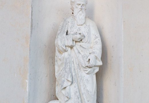 Onuškis · skulptūra bažnyčios fasade