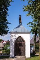 Leipalingio Švč. Mergelės Marijos Ėmimo į dangų bažnyčia · šventoriaus koplytėlė