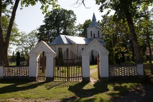 Surdegis · bažnyčios šventoriaus vartai