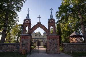 Antašavos bažnyčia · šventoriaus vartai