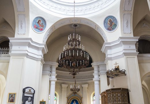 Utenos bažnyčia · interjeras