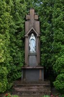 Užpaliai · Švč. Trejybės bažnyčia, paminklas šventoriuje