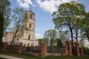 Apytalaukio bažnyčia · šventoriaus vartai, tvora