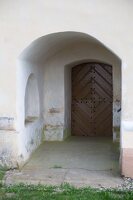 Apytalaukio bažnyčia · šoninės durys