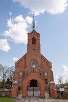 Perlojos bažnyčia · fasadas, šventoriaus vartai