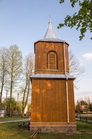 Ūdrijos bažnyčia · medinė varpinė