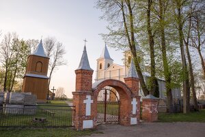 Ūdrijos bažnyčia · šventoriaus vartai