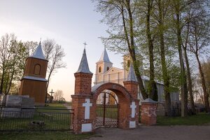 Ūdrijos bažnyčia · šventoriaus vartai