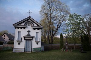 Nemenčinė · bažnyčios šventorius, Parčevskių koplyčia
