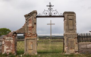 Kaunas, Karmėlava · senosios bažnyčios šventoriaus vartai