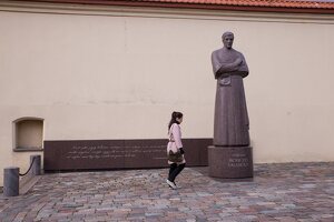 Kaunas · paminklas vyskupui Motiejui Valančiui