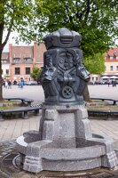 Kaunas · rotušės aikštės fontanas "Laimės šulinys"